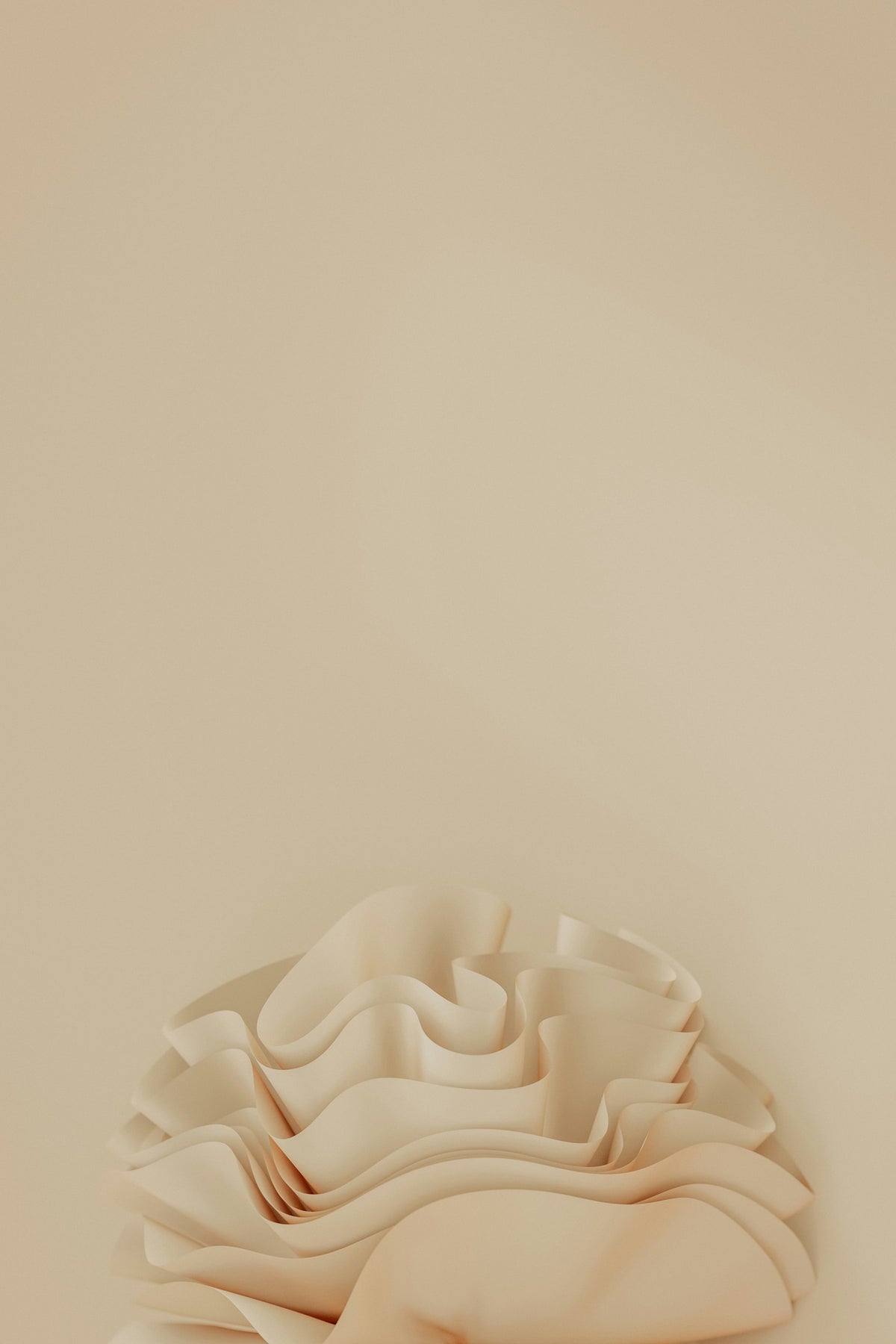 Pliegues suaves en tono crema